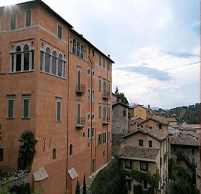 Hotel Palazzo Dragoni à Spolète Extérieur photo