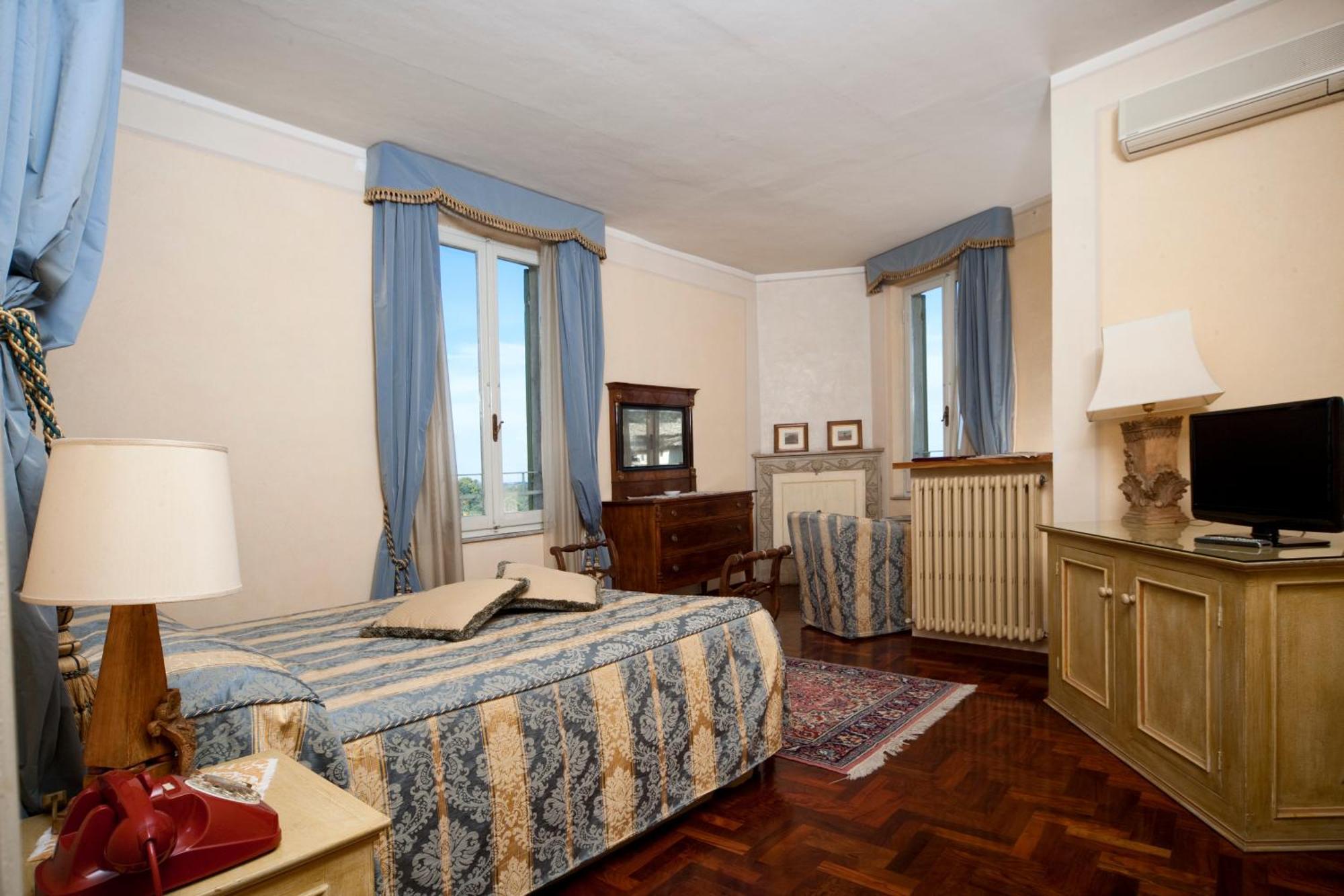 Hotel Palazzo Dragoni à Spolète Extérieur photo