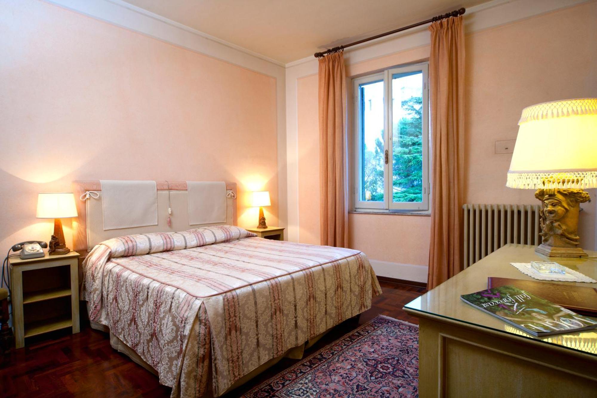 Hotel Palazzo Dragoni à Spolète Extérieur photo