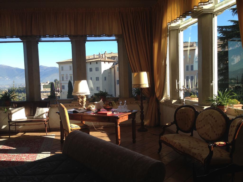 Hotel Palazzo Dragoni à Spolète Extérieur photo